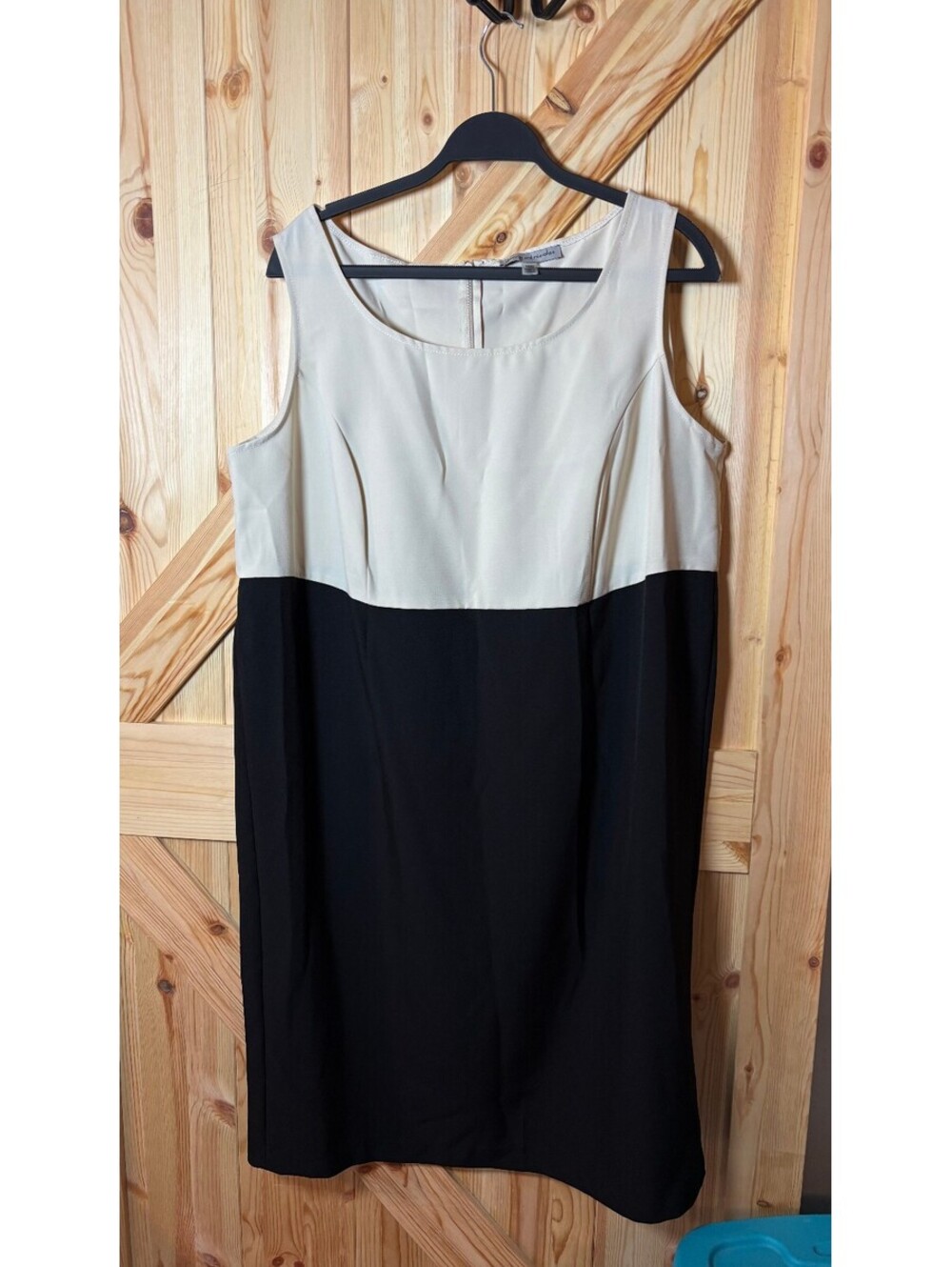 Danny and Nicole Women's Two-Tone Sleeveless Sheath Dress Size 18W